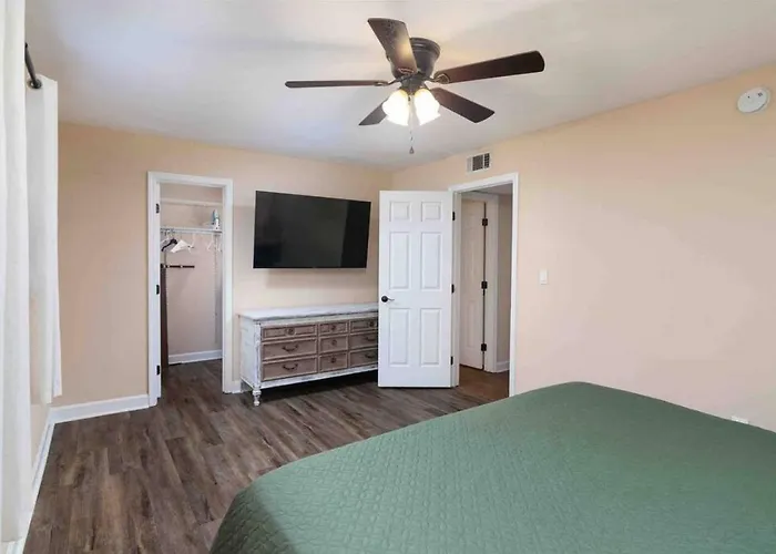 Convenient To Campus And The Square