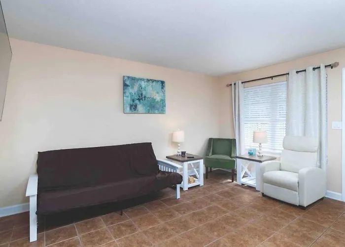 Convenient To Campus And The Square
