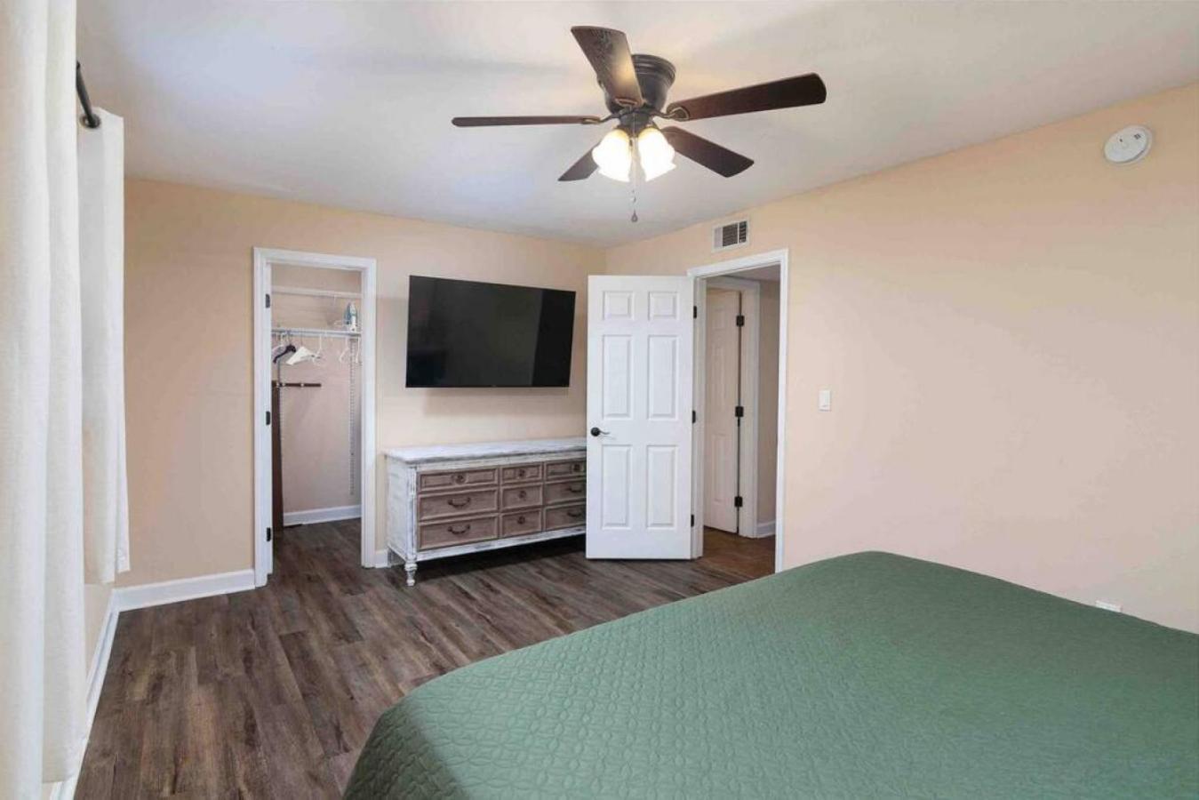 Holiday home Convenient To Campus And The Square *