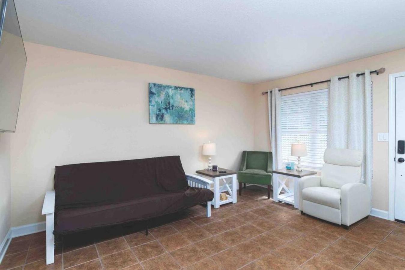 Convenient To Campus And The Square Holiday home